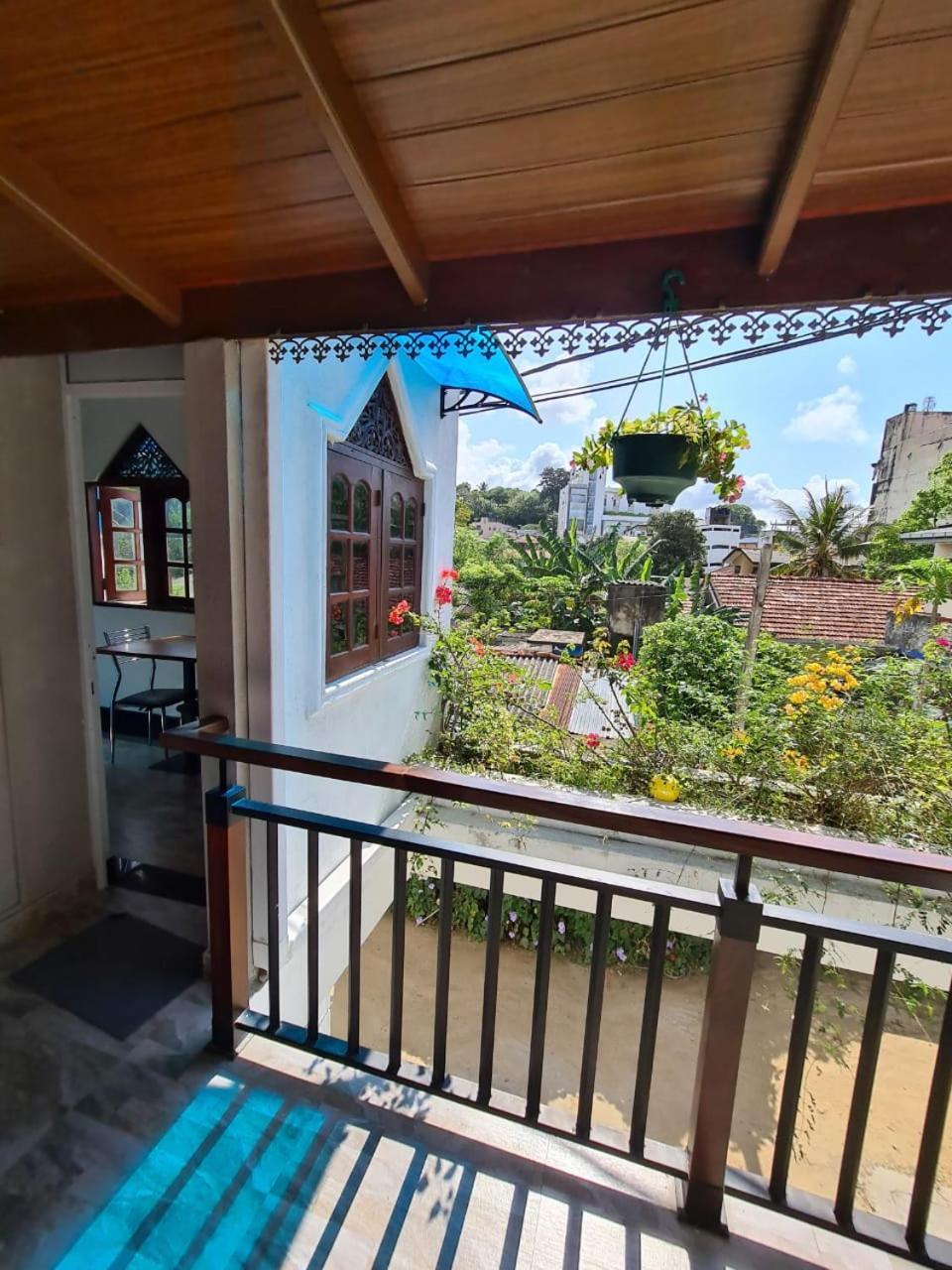 Home Living Unit Галле Номер фото